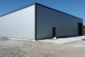 niambi r photo 1 un batiment industriel