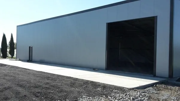 niambi r photo 2 un local industriel