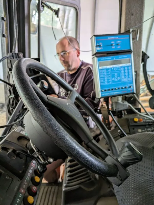 Le terminal dispose d’un grand écran tactile à l’affichage soignée et réactif.