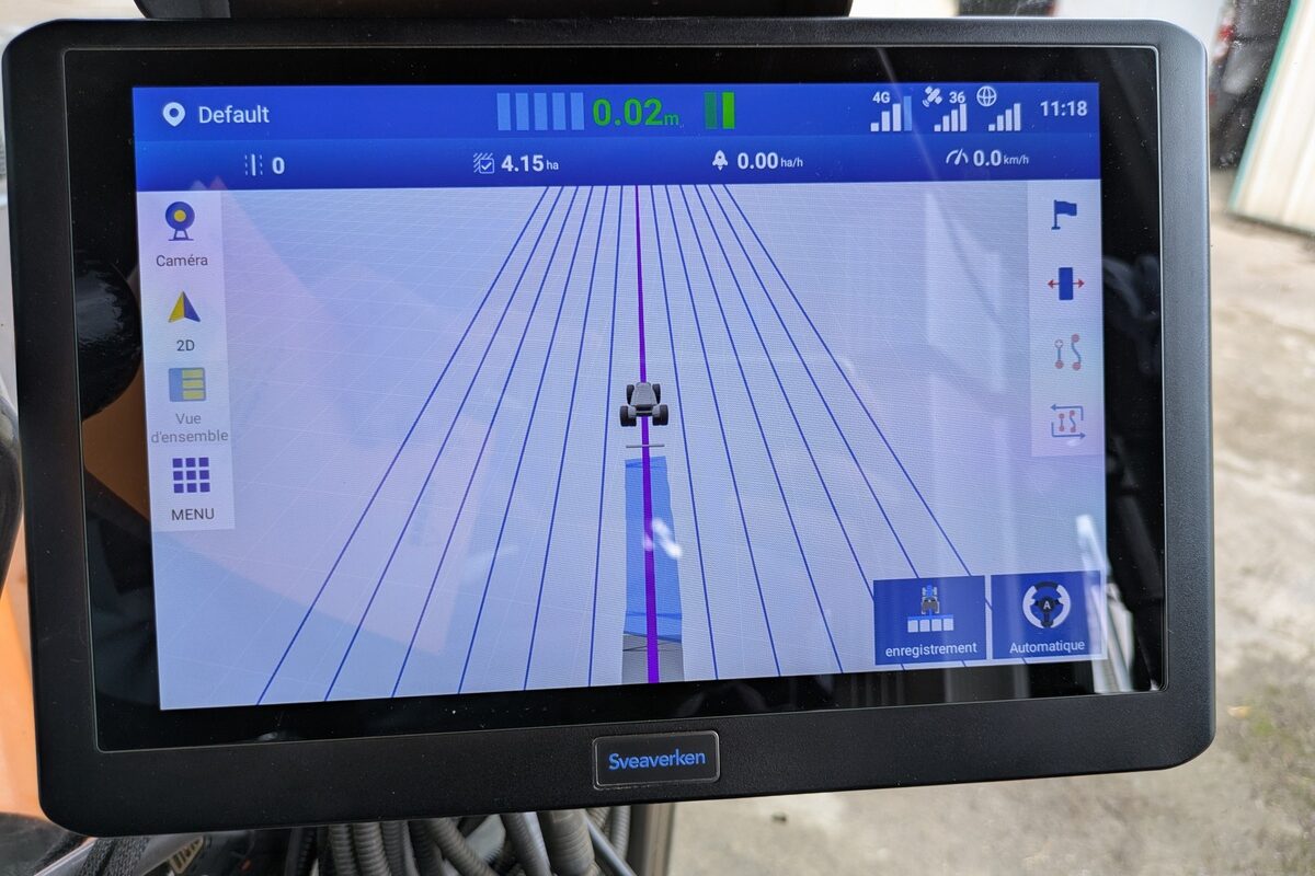 terminal de guidage dans une cabine de tracteur - Illustration La précision de l’autoguidage RTK à prix malin