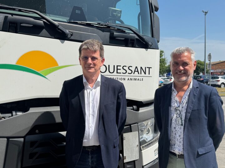 Deux homme devant un camion du Gouessant