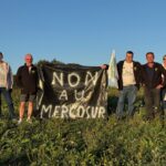 Des syndicalistes manifestant contre les accords entre l'Europe et le Mercosur.