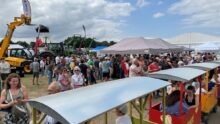 Une foule dans un salon agricole