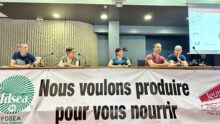 Cinq personnes à la tribune de la FDSEA