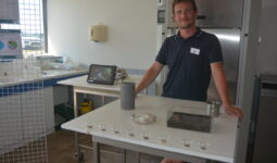 Jean-Charles Midon dans son laboratoire