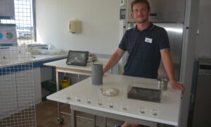 Jean-Charles Midon dans son laboratoire