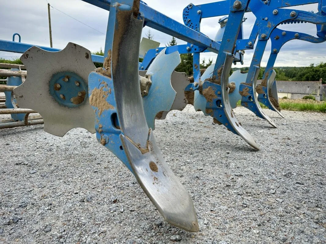 socs d'un déhcaumeur Lemken