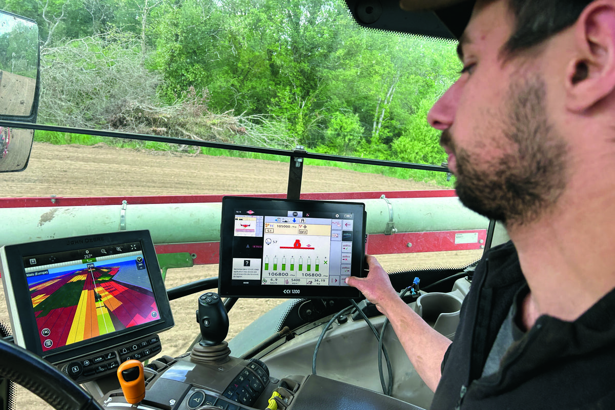 semis de maïs assisté par technologies - Illustration La haute technologie au service du maïs