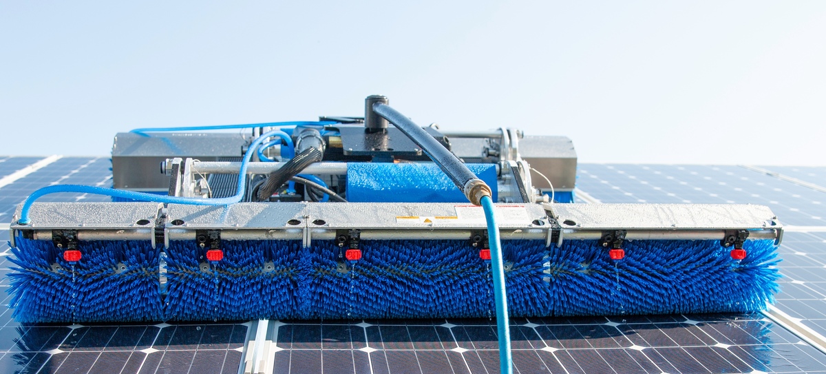 Roboit nettoyeur de panneaux photovoltaïques - Illustration Quand faire passer la caméra thermique sur son installation photovoltaïque ?