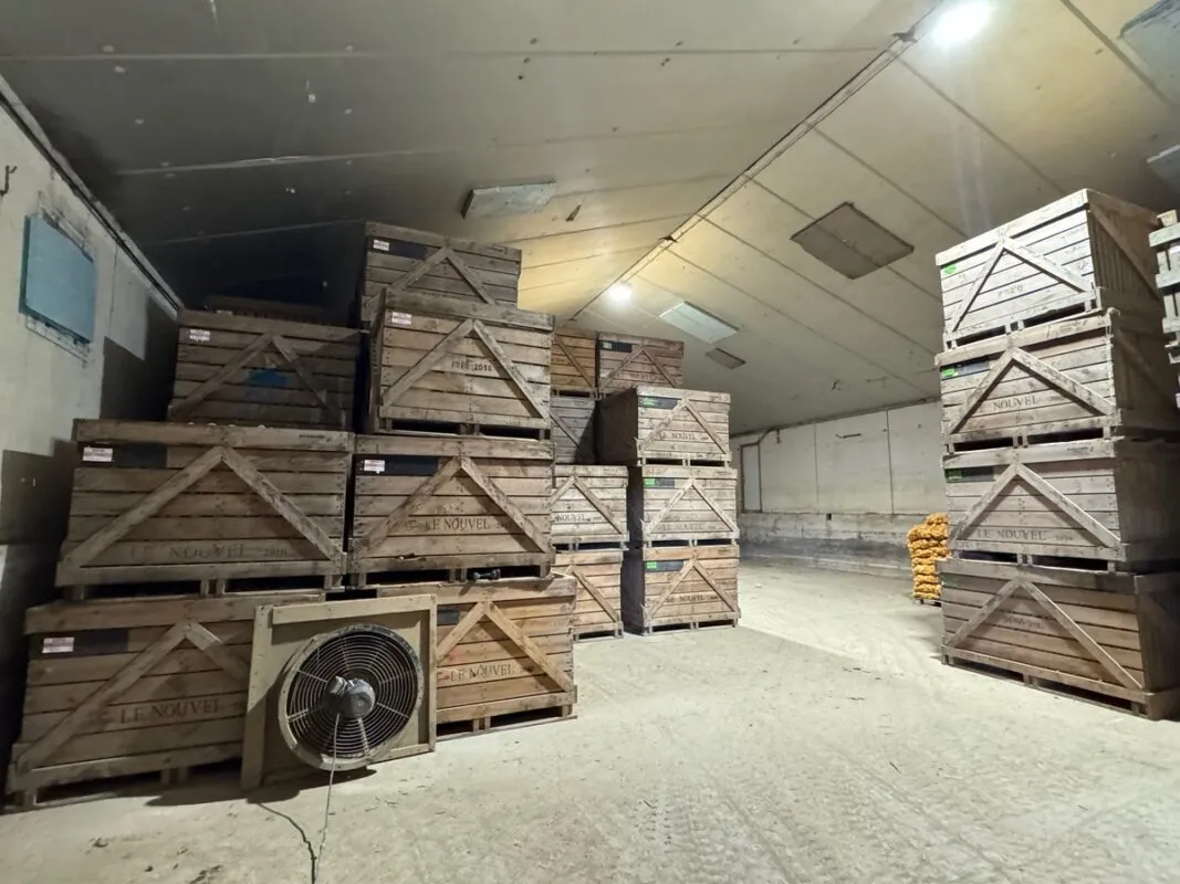 Le stockage en frigo a été aménagé dans une ancienne porcherie gestantes.
