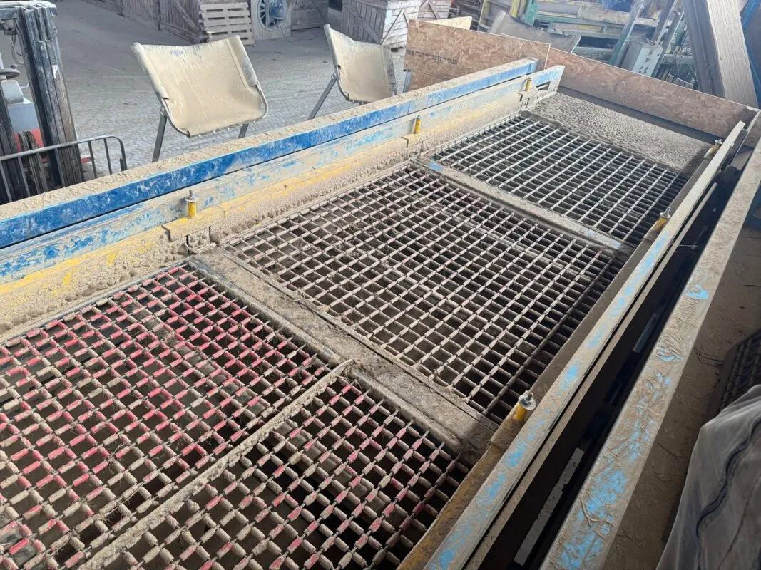 Les grilles de la machine pour calibrer au Gaec Ferme du Millet.