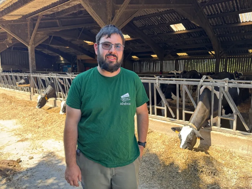 Nicolas Coger, producteur de lait et volaille à Janzé (35).