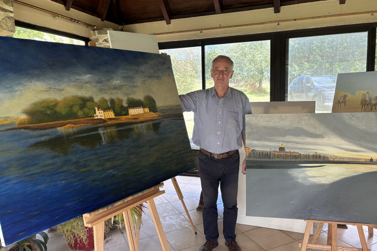 Une personne devant des tableaux - Illustration Un agriculteur haut en couleurs