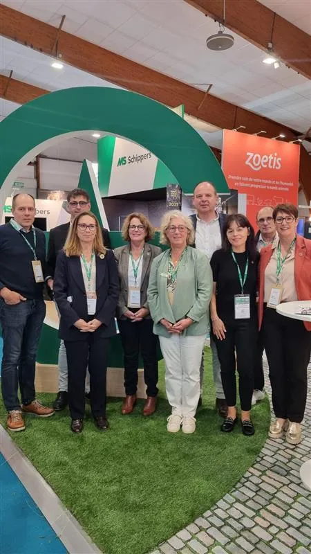 Des personnes sur un stand d'exposition dans un salon - Illustration Space 2025 : Groupama, un assureur qui mise sur la prévention