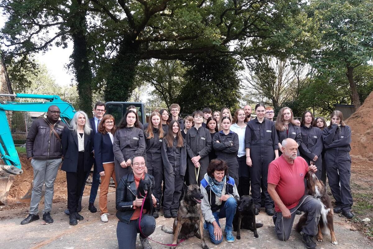 Élèves du lycée agricole St-Jean-Brévelay - Illustration Un chenil pour la formation canine