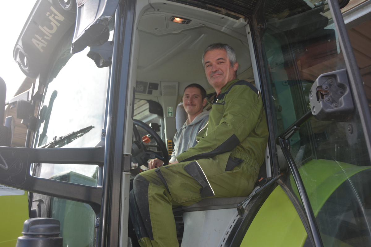 Deux personnes dans une cabine de tracteur - Illustration Une nouvelle formation pour préparer l’avenir