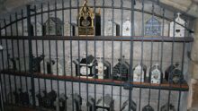 Les boîtes à crâne à la cathédrale de Saint Pol