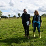 des éleveurs dans une parcelle en agroforesterie