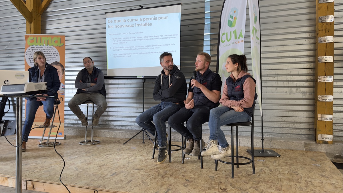 Plusieurs personnes pendant une table ronde - Illustration Vers des Cuma accueillantes