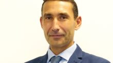 Portrait de Karim Ganaï qui croise les bras