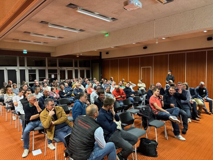 Une assemblée lors d'une réunion