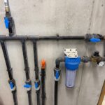 Circuit d'eau dans un bâtiment d'élevage de veaux de boucherie