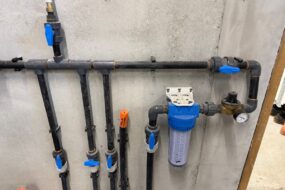 Circuit d'eau dans un bâtiment d'élevage de veaux de boucherie