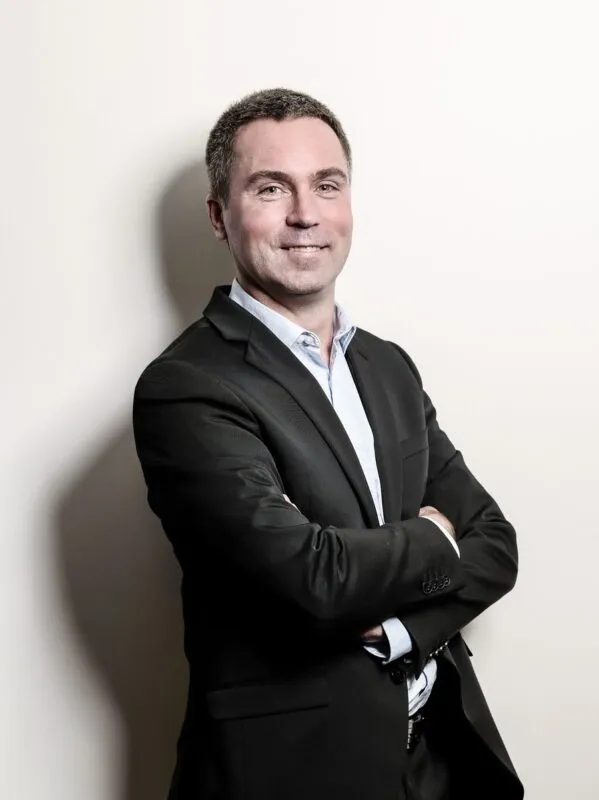 Thomas Lacote, responsable du marché de l’agriculture au Crédit Mutuel de Bretagne, insiste sur l’effet de levier généré par les prêts Inaf. « En ne mobilisant pas d’emblée certaines garanties, l’avenir reste totalement ouvert pour l’exploitant agricole qui peut ensuite les mettre en œuvre pour d’autres projets ».