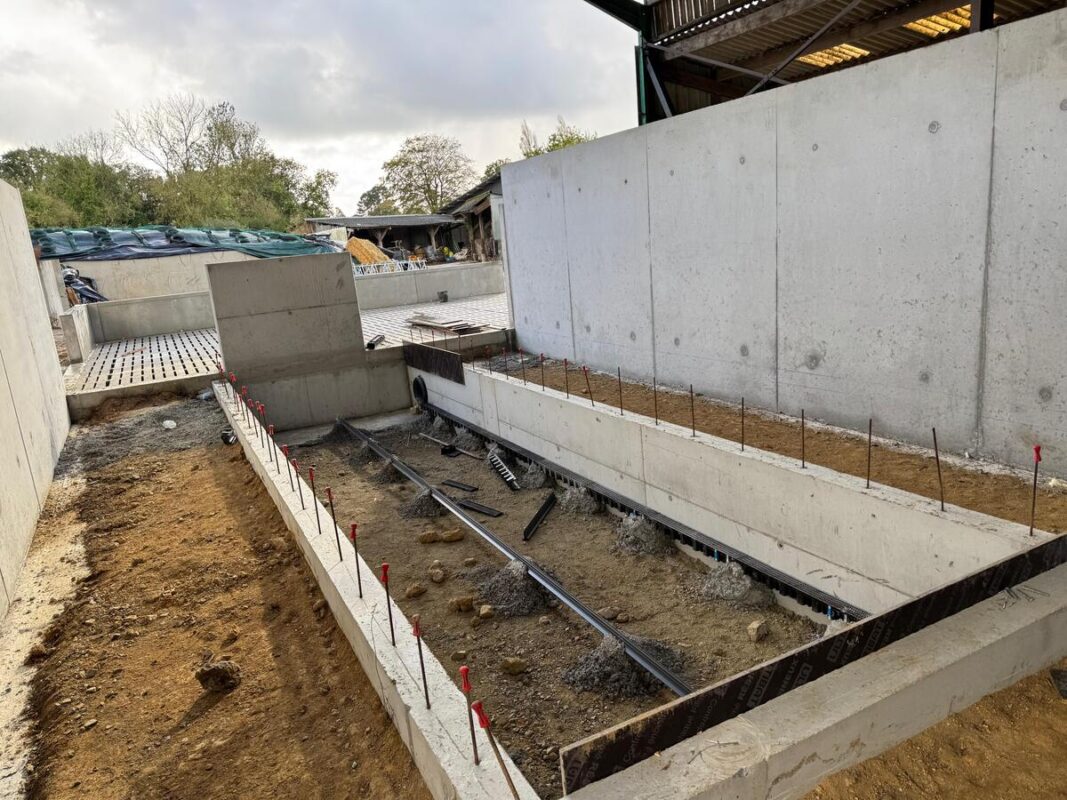 La nouvelle salle de traite fait partie des travaux facilités par l'accueil d'un apprenti.