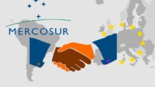 Infographie du mercosur avec le monde et une pognée de main entre les Etats Unis et l'Europe