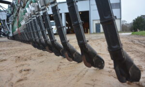 Gros plan sur une rampe à patins d'unr tonne à lisier