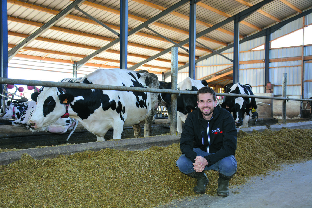 Louis Hellard, éleveur à Saint-Mayeux (22).