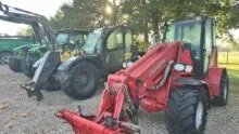parc occasion chez un concessionnaire de matériel agricole