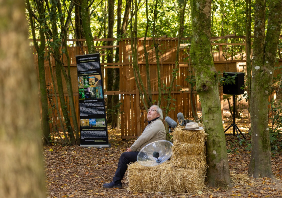 Fernand Deroussen capte les sons de la nature et les amène à ses auditeurs via  la poésie.