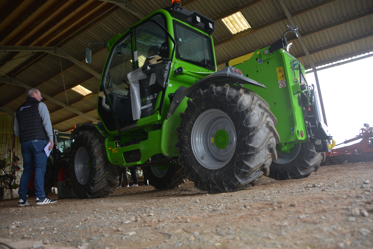 Un chariot télescopique - Illustration La vérification périodique est indispensable