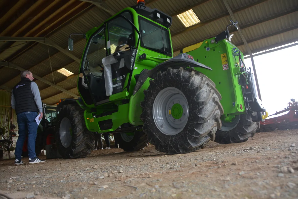 Un chariot télescopique - Illustration La vérification périodique est indispensable
