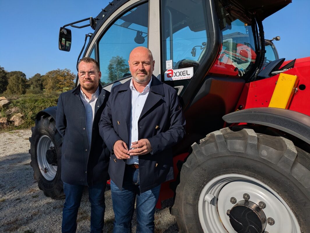 Brice Moessard et Stéphane Aumont, respectivement commercial occasion et directeur général d’Axxel Manutention. « Notre process de reconditionnement rassure les clients sur l’état de nos matériels d’occasion. C’est un activité en plein développement. »  