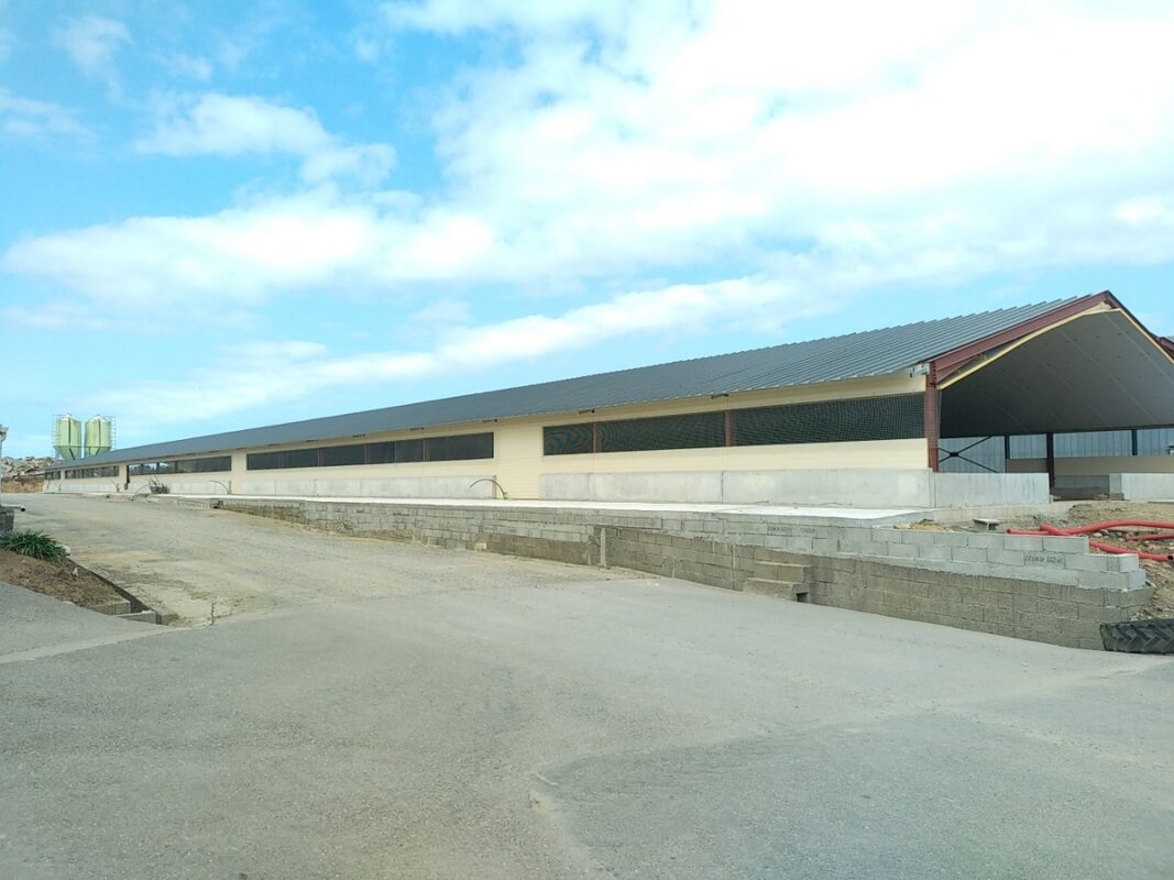 Exemple de rénovation d’un bâtiment statique latéral en production de dinde. 