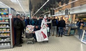 Des Jeunes Agriculteurs dans une grande surface