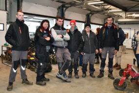 Des personnes dans un atelier