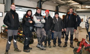 Des personnes dans un atelier