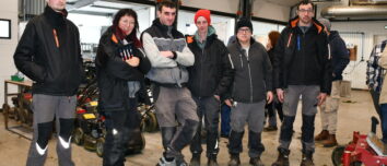 Des personnes dans un atelier