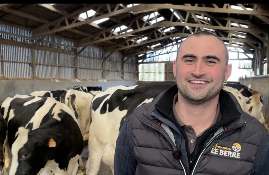 Youenn Le Berre a eu l’idée de former un sapin avec des tracteurs.