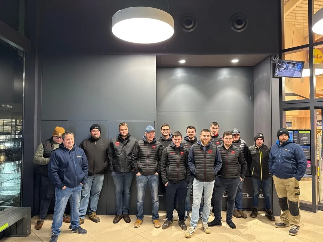 Les JA à la sortie du magasin Lidl de Lamballe