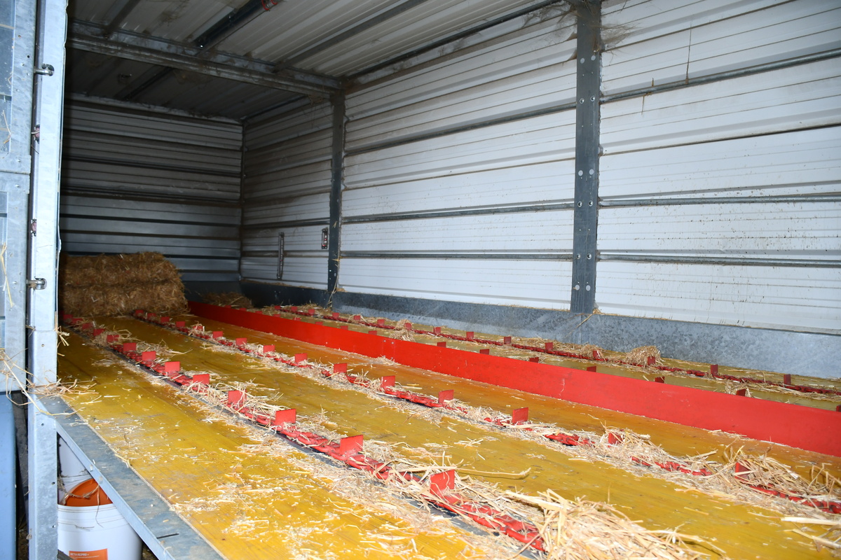 Vue intérieure d'un caisson de stockage de paille