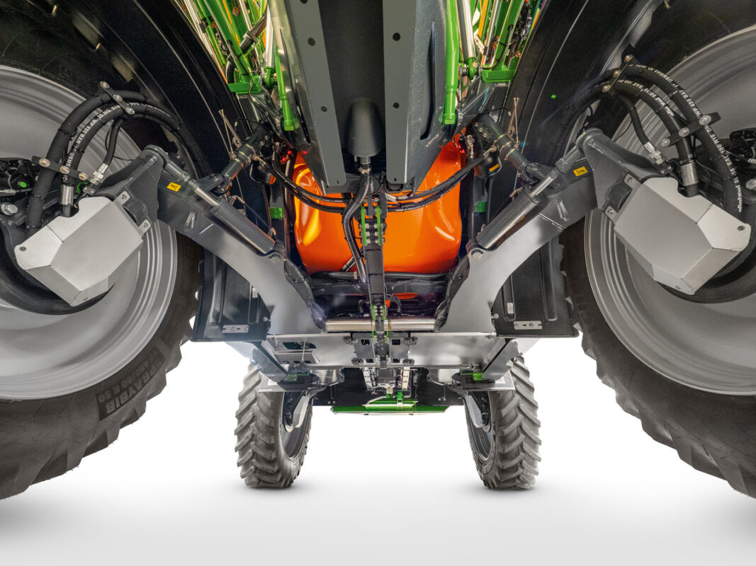 Vue de dessous d'un pulvérisateur automoteur