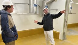 Visite d'un abattoir en cours d'achèvement