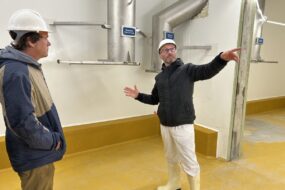 Visite d'un abattoir en cours d'achèvement