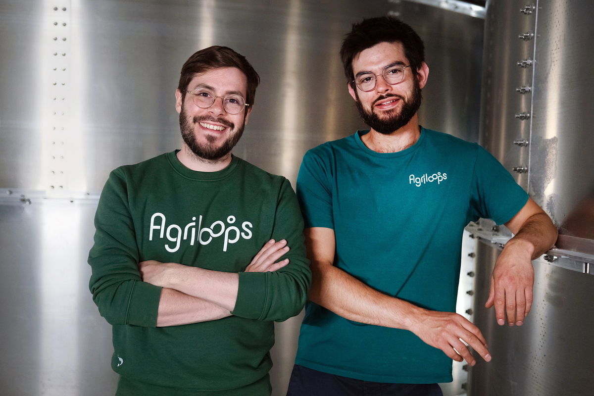 Jérémie Cognard et Romain Vandame, co-fondateurs d’Agriloops, réunis lors de l’inauguration officielle de la ferme aquaponique Mangrove 1, le 15 mai 2025.