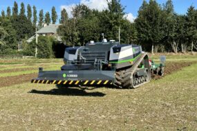 robot Agxeed au champ